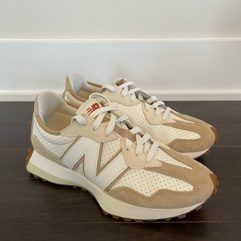 New Balance 327 Incense / Sea
Salt Suede and Perforated Leather Sneakers - Picture 2 of 4